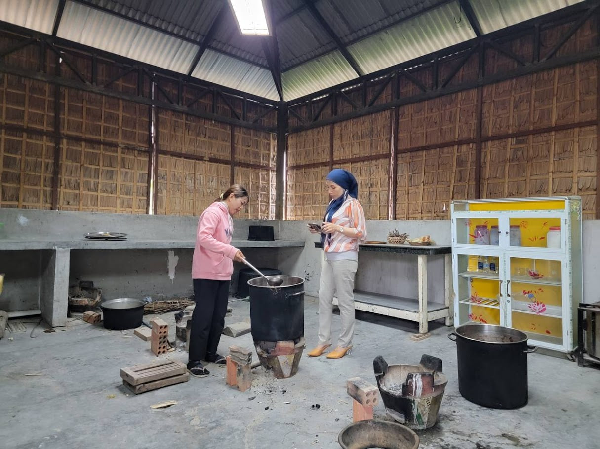 In process of Cham Silk production